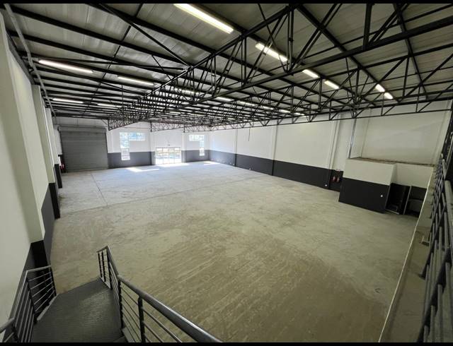 680M² WAREHOUSE TO LET IN LASER PARK